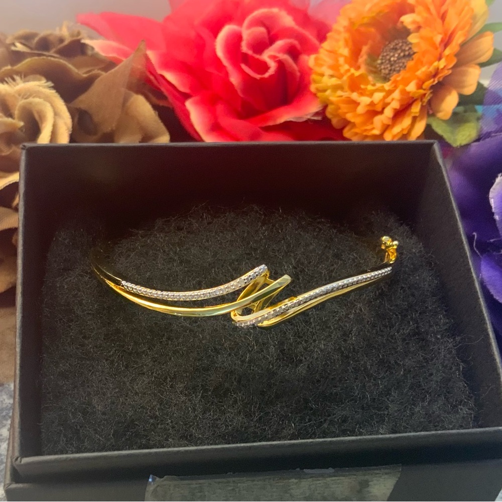 ♥️BRAND NEW ♥️18k gold over silver bracelet with diamonds. exquisite and elegant - Picture 9 of 9